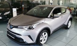 Toyota C-HR 1,8 Hybrid 122KM Dynamic Automat