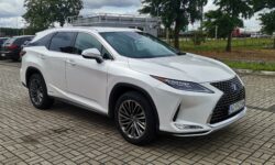 Lexus RX 450hL Hybrid Omotenashi